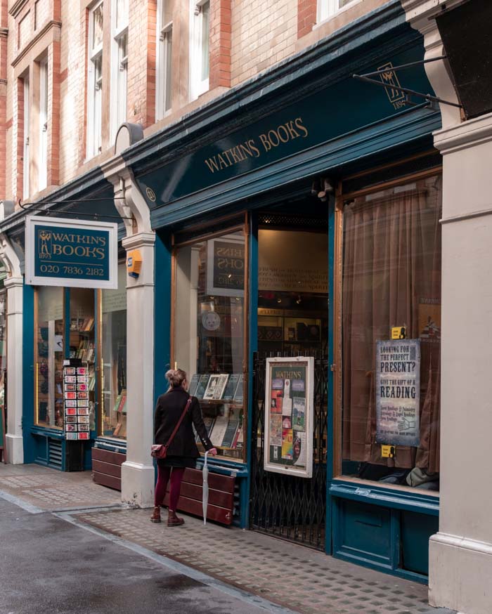 20230410 Cecil Court London 001