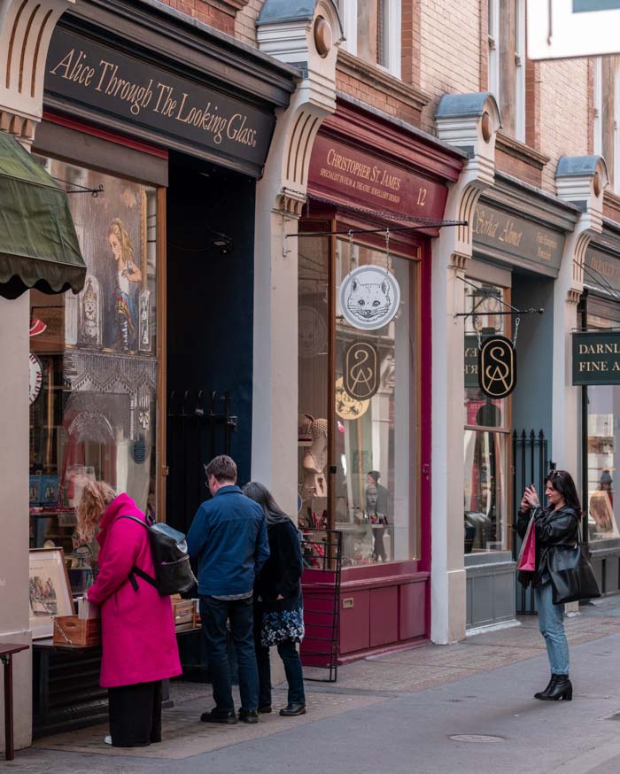 20230413 Cecil Court London 017